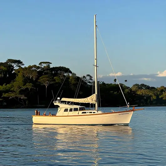 Descubra a Maré Alta Charter